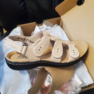 Clarks Leather Sandals Laurianne Vine (Sand Color)